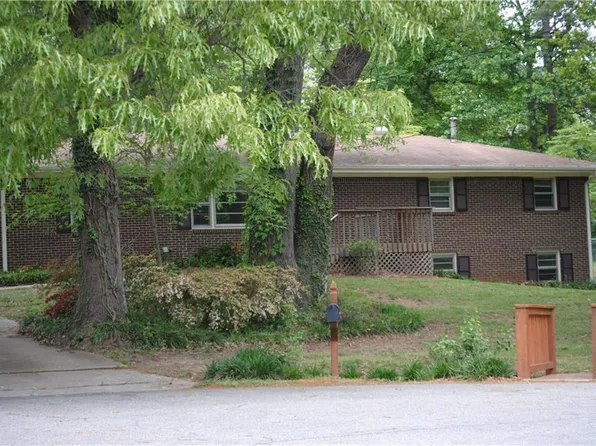 1432 Spring Valley Ln, Stone Mountain, GA 30087