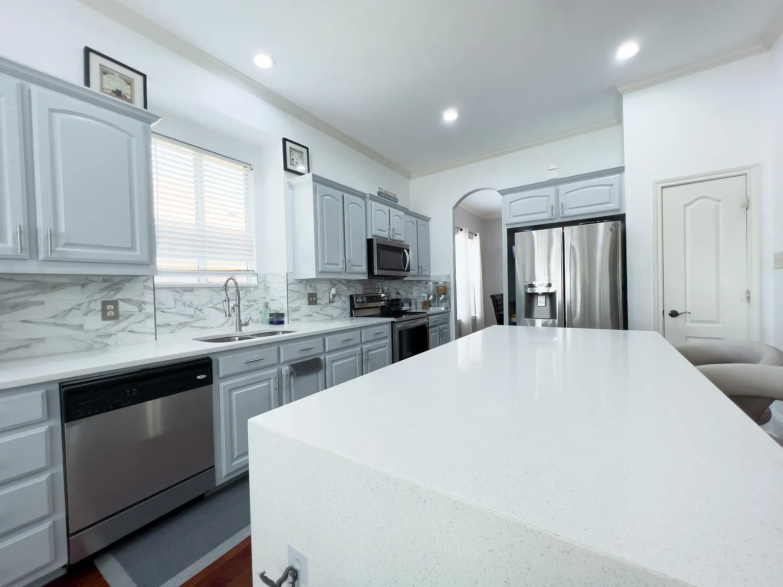 4 bed, 2837 sqft, $3,250 — Photo 2