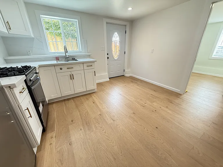 705 Spruce Ave — Photo 5