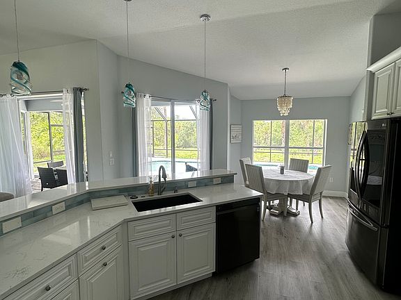 Kitchen and Breakfast area