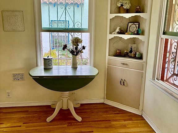 Breakfast nook