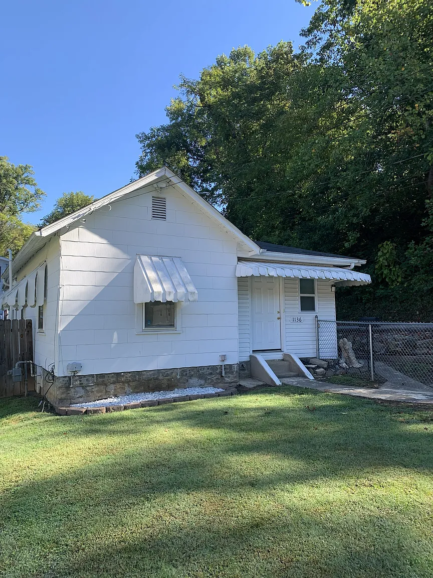 1136 28th St photo 1