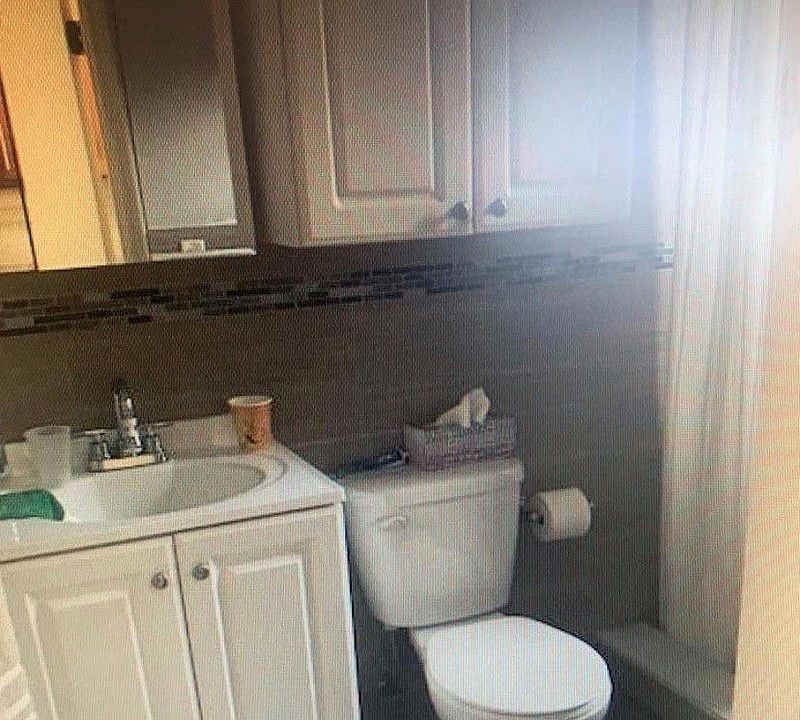 2nd image of 2338 38th St APT 1L