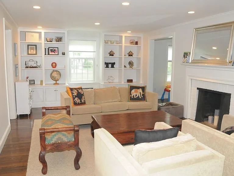 106 Upland Ave — Photo 3
