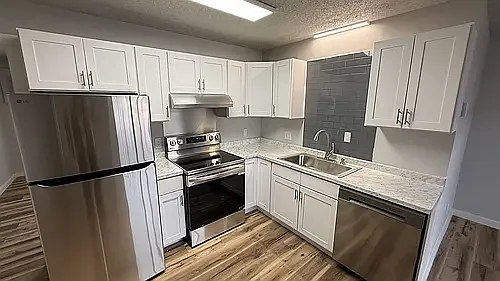 Boulevard West Apartments — Photo 13
