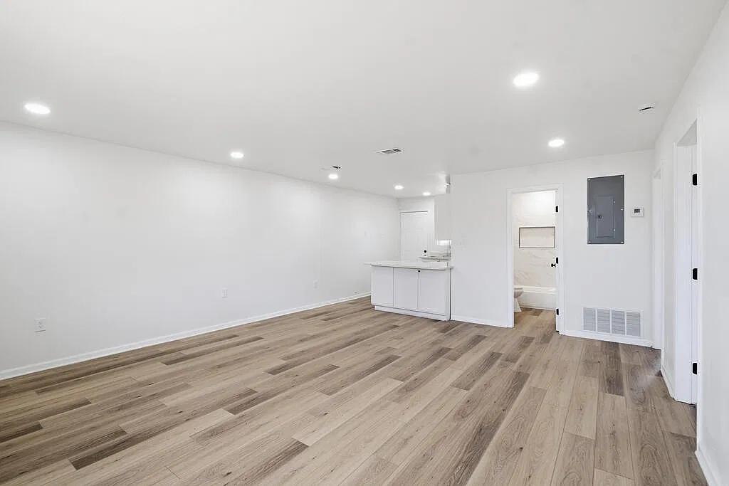2 bed, 1.0 bath, 800 sqft, $1,750 — Photo 3