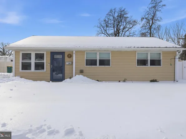 201 Allendale Dr, Morrisville, PA 19067