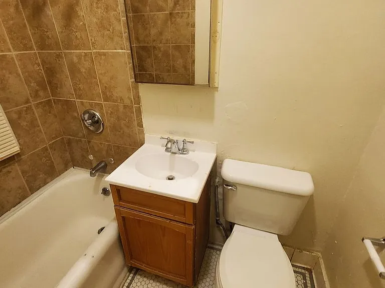 816 W. Greenfield Ave. - 19 Unit — Photo 9