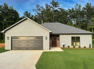 230 Thaxton Hills Dr, Thaxton, MS 38871