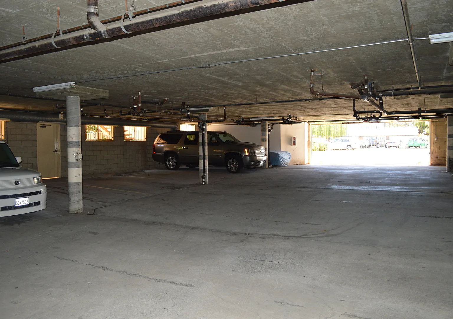 2 BR, 1 and 1/2 BA Condo with 2 Parking Space — Photo 2