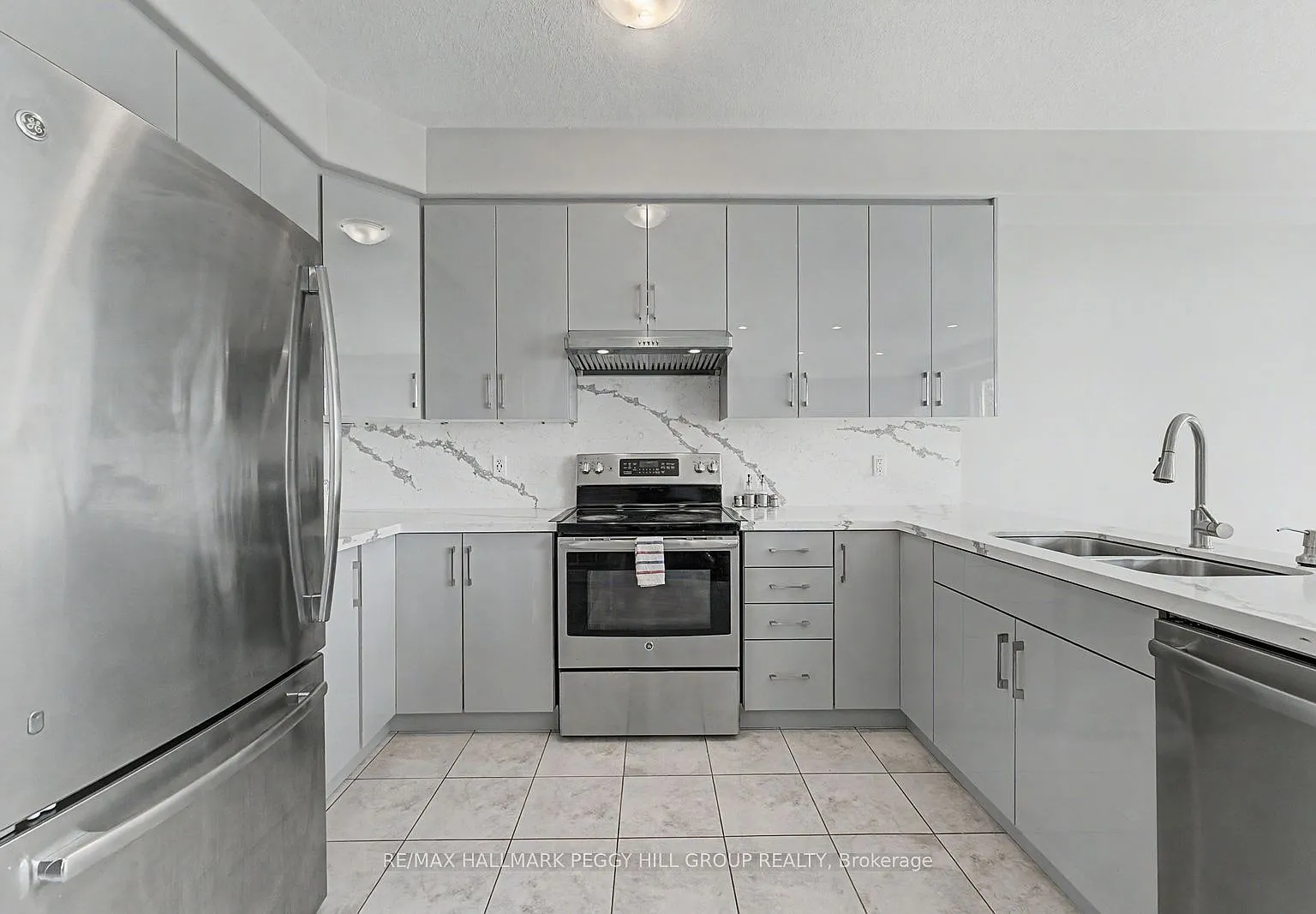 4 bed, $2,900 — Photo 2
