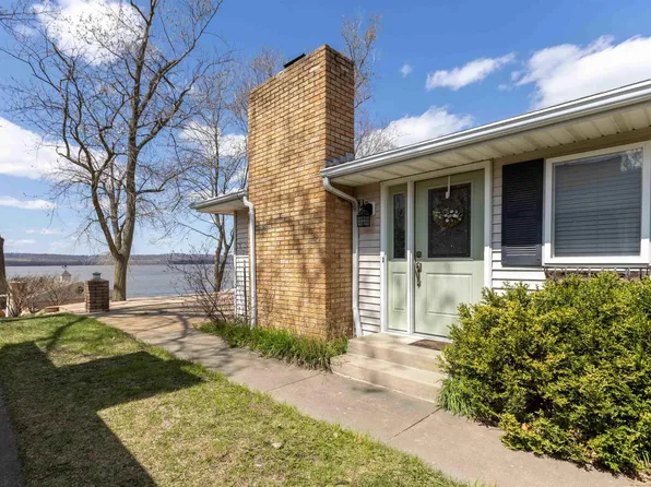 1225 Sunset Dr, East Peoria, IL 61611