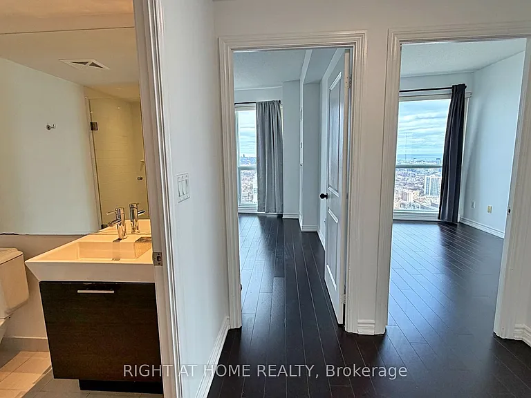 386 Yonge St #4207 — Photo 20