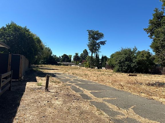 2nd image of 5011 Del Rio Rd