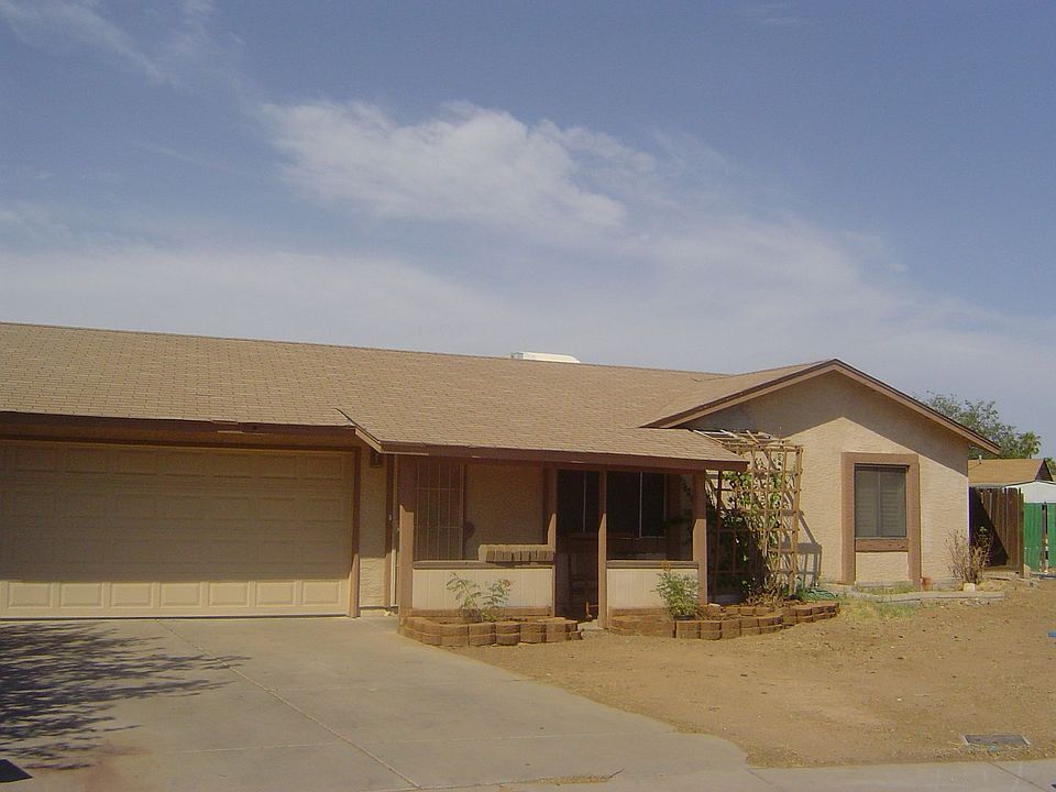 Over 2400 SF W/Huuuge Cul-de-Sac Lot!