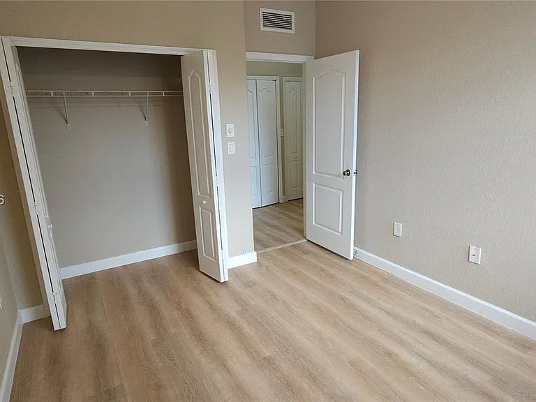 1662 SE 27th Dr #208 — Photo 6