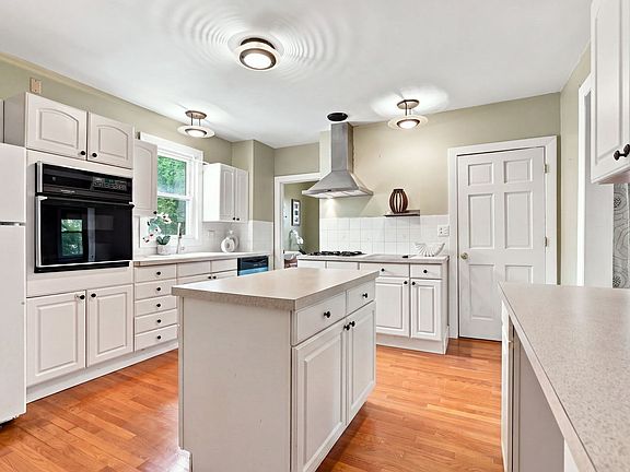 3rd image of 13 Welsh St