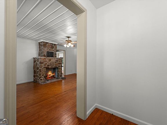 5th image of 1068 Lamar Rd