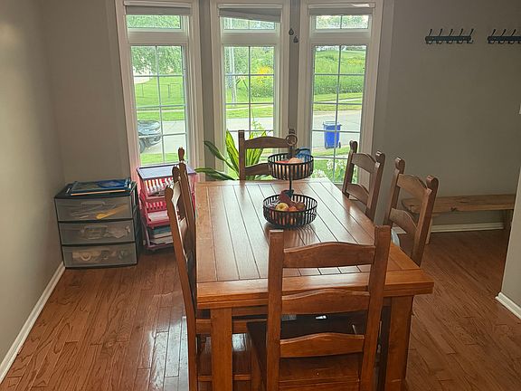 3rd image of 315 Shetland Dr NW