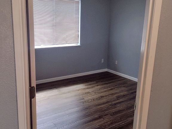 4th image of 1015 Lincoln St #B