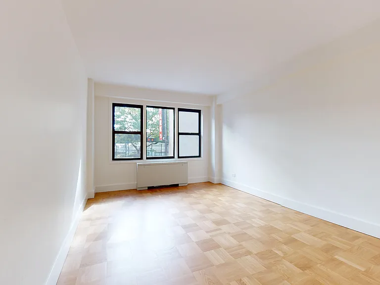 220 E 63rd St #1L — Photo 7