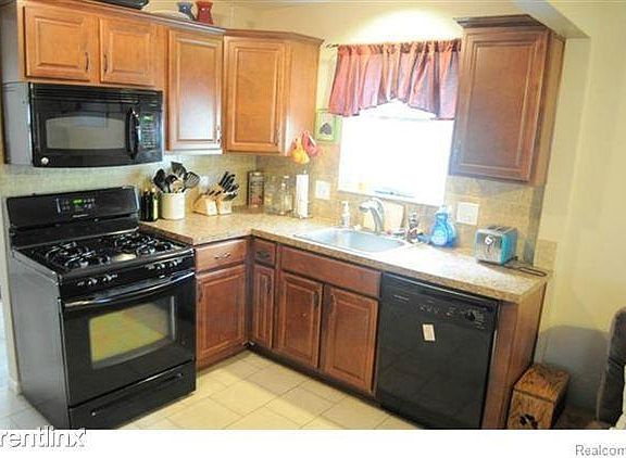 3rd image of 26504 Dartmouth St