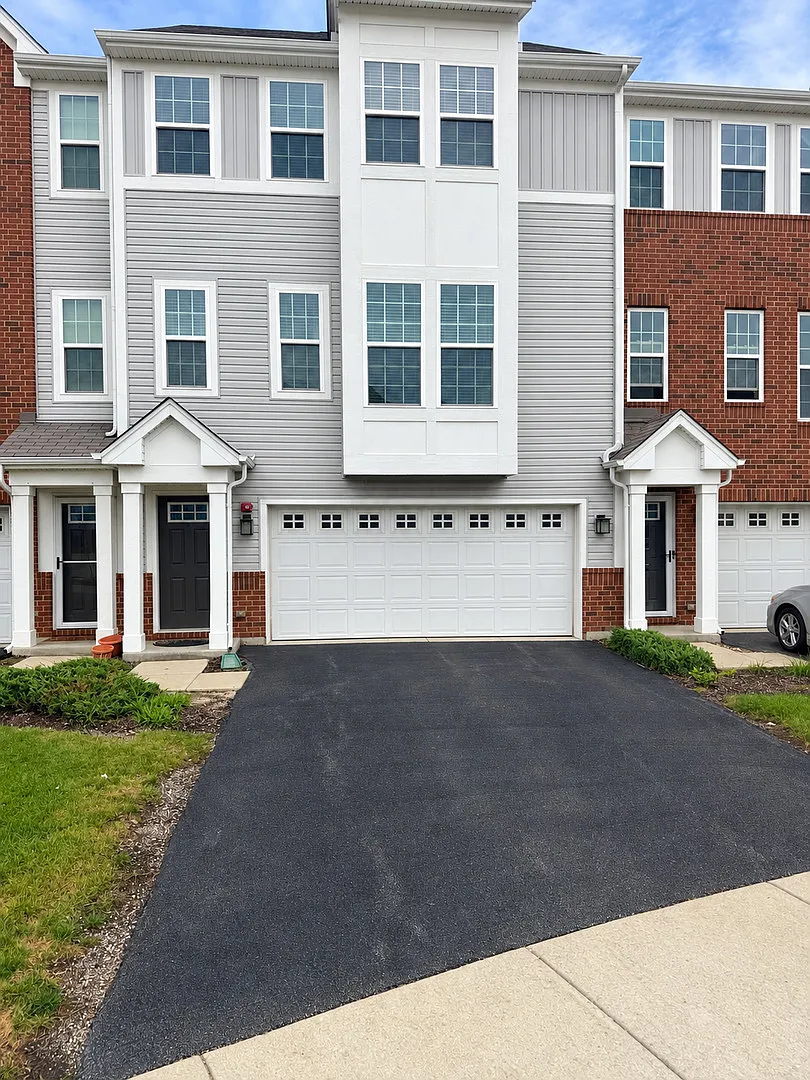 3 bed, 2.5 bath, 2000 sqft, $3,700 — Photo 2