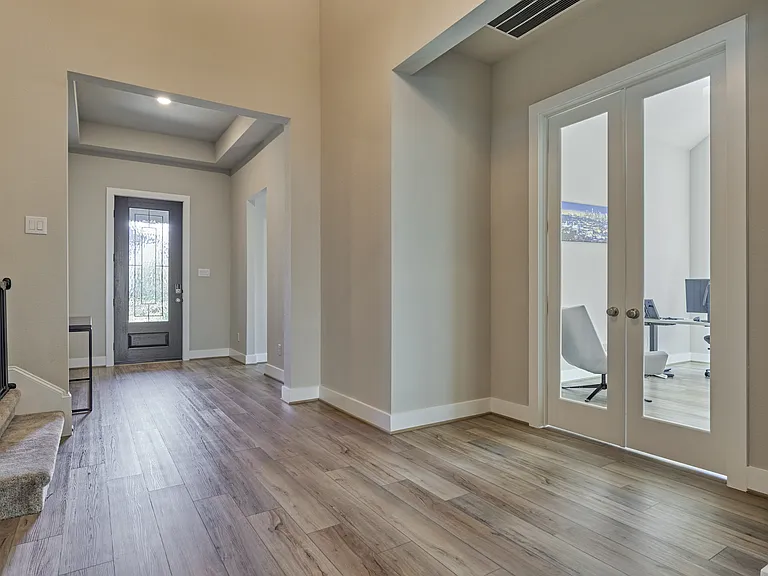 1716 Encino Blvd — Photo 8