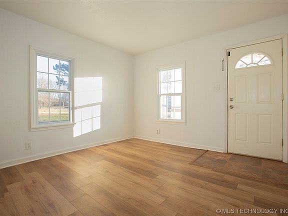 2nd image of 9 W Creek Ave