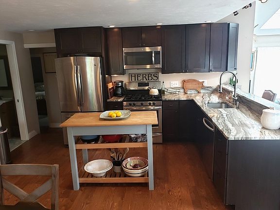 5th image of 249 Lakeshore Dr