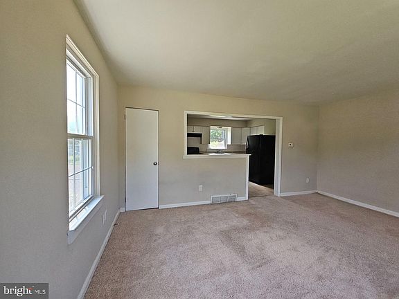 5th image of 1633 Woodlawn Ave