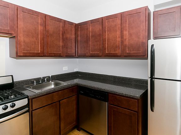 5th image of 1347 N Dearborn St APT 302