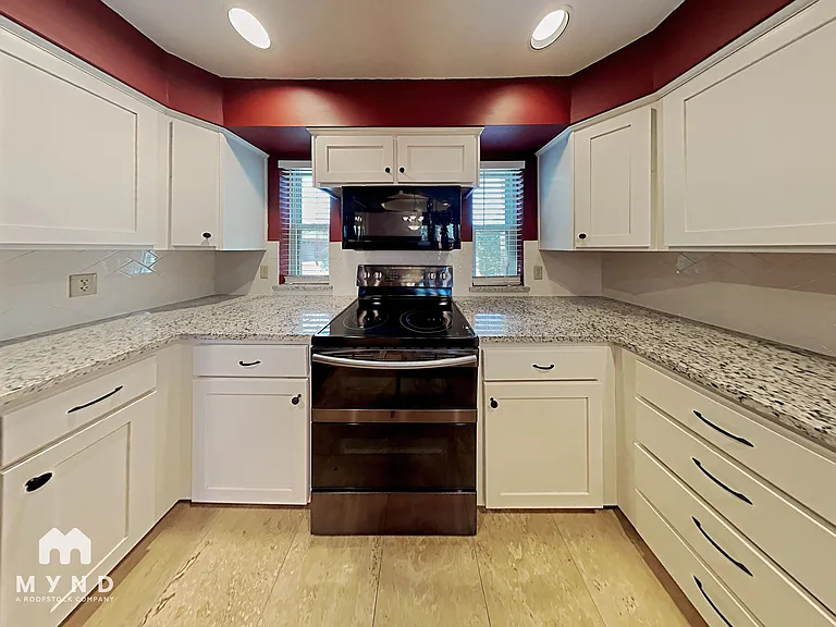 1607 Boardwalk Ct — Photo 4