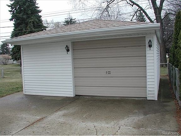 4th image of 34059 Majestic St