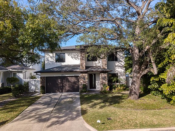 2nd image of 3103 W Sunset Dr