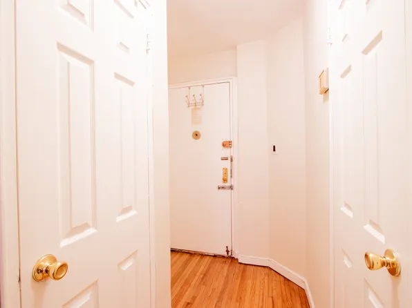 7423 Ridge Boulevard image 17 of 25