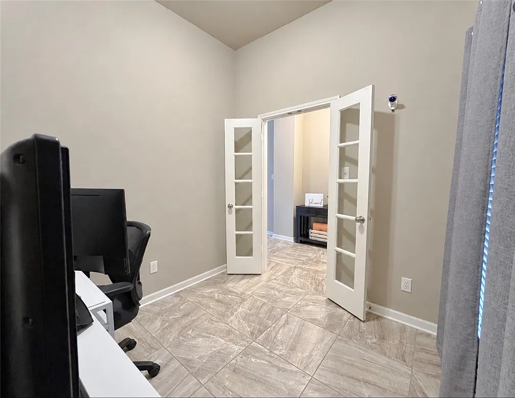 3 bed, 1330 sqft, $2,200 — Photo 4