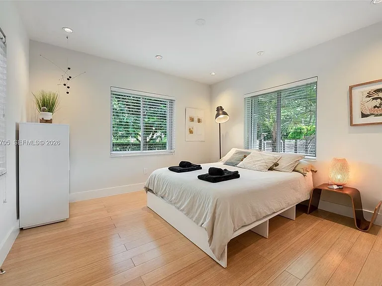 5800 SW 50th Ter #5800 — Photo 9