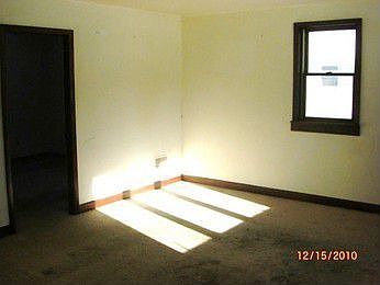 3rd image of 1286 Riverdale Dr