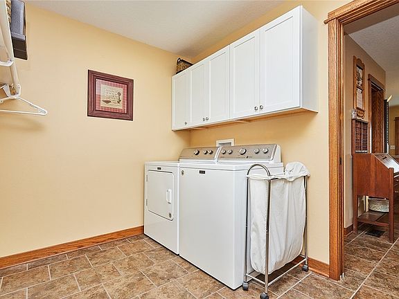 2nd image of 1619 Juniper Ct