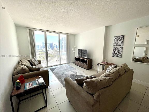 5th image of 1750 N Bayshore Dr APT 2706