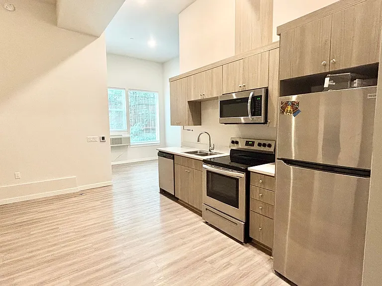 Vibrant Studio Apartment - Belmont St — Photo 33