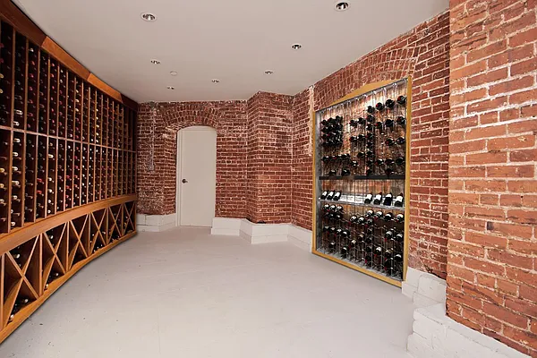 Sold by Manhattan Network Inc. | media 29