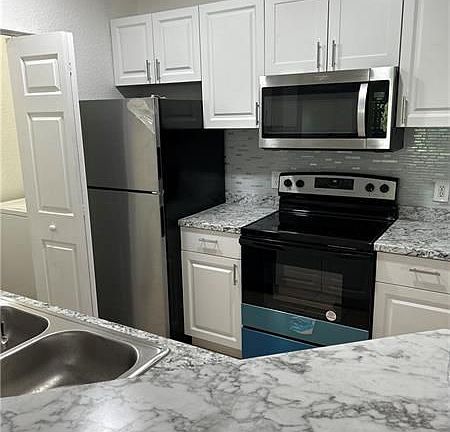 3rd image of 403 Belmont Ln #403