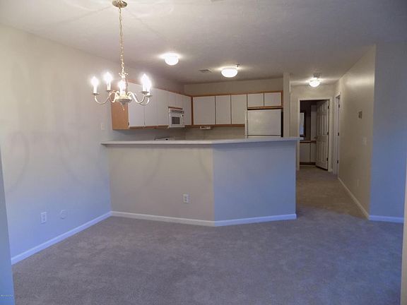 4th image of 8562 Jasonville Ct SE #13