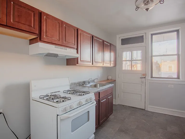 8229 S Vernon Ave — Photo 5
