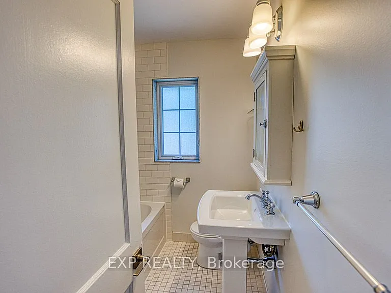 413 Holland Ave — Photo 38