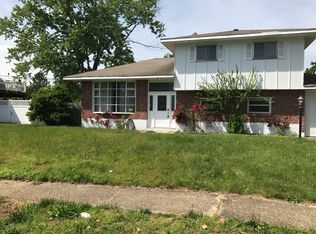 41 Vivian Ct, Howell, NJ 07731