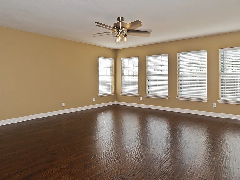318 Kissimmee Dr — Photo 16