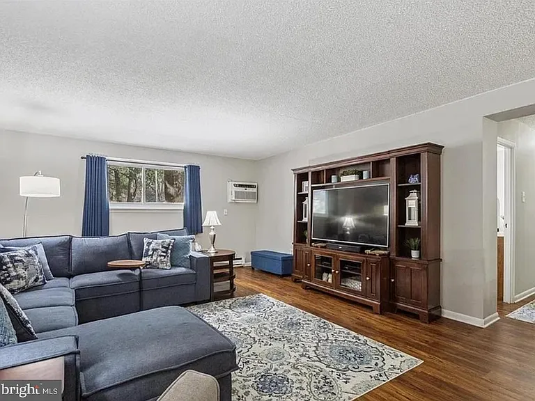 400 Glendale Rd #B-13 — Photo 3